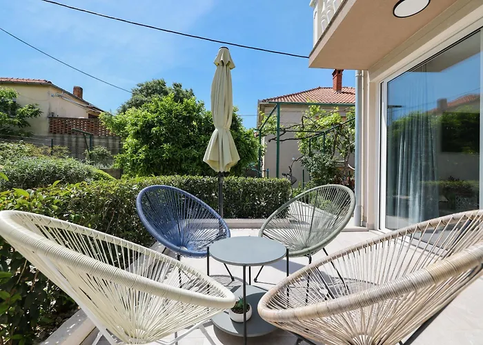 Natale アパート ザダル